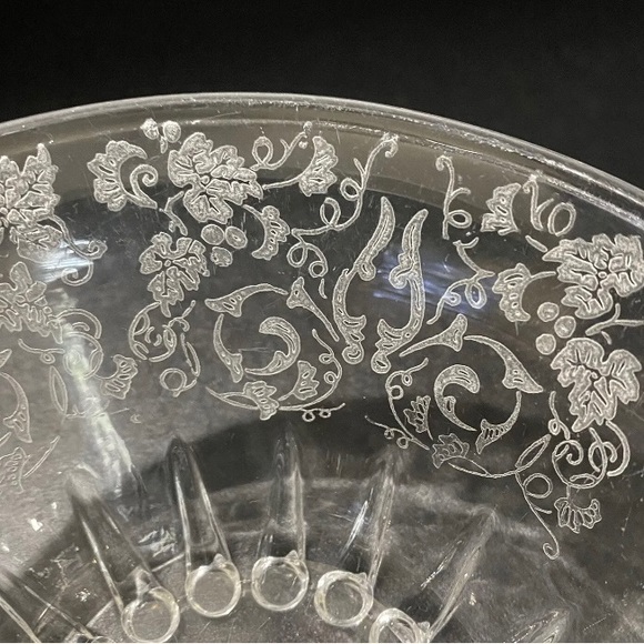 Vintage Etched Glass Bowl, Mayonnaise Bowl, Grapes/Leaf, Florentine Pattern - Picture 8 of 8